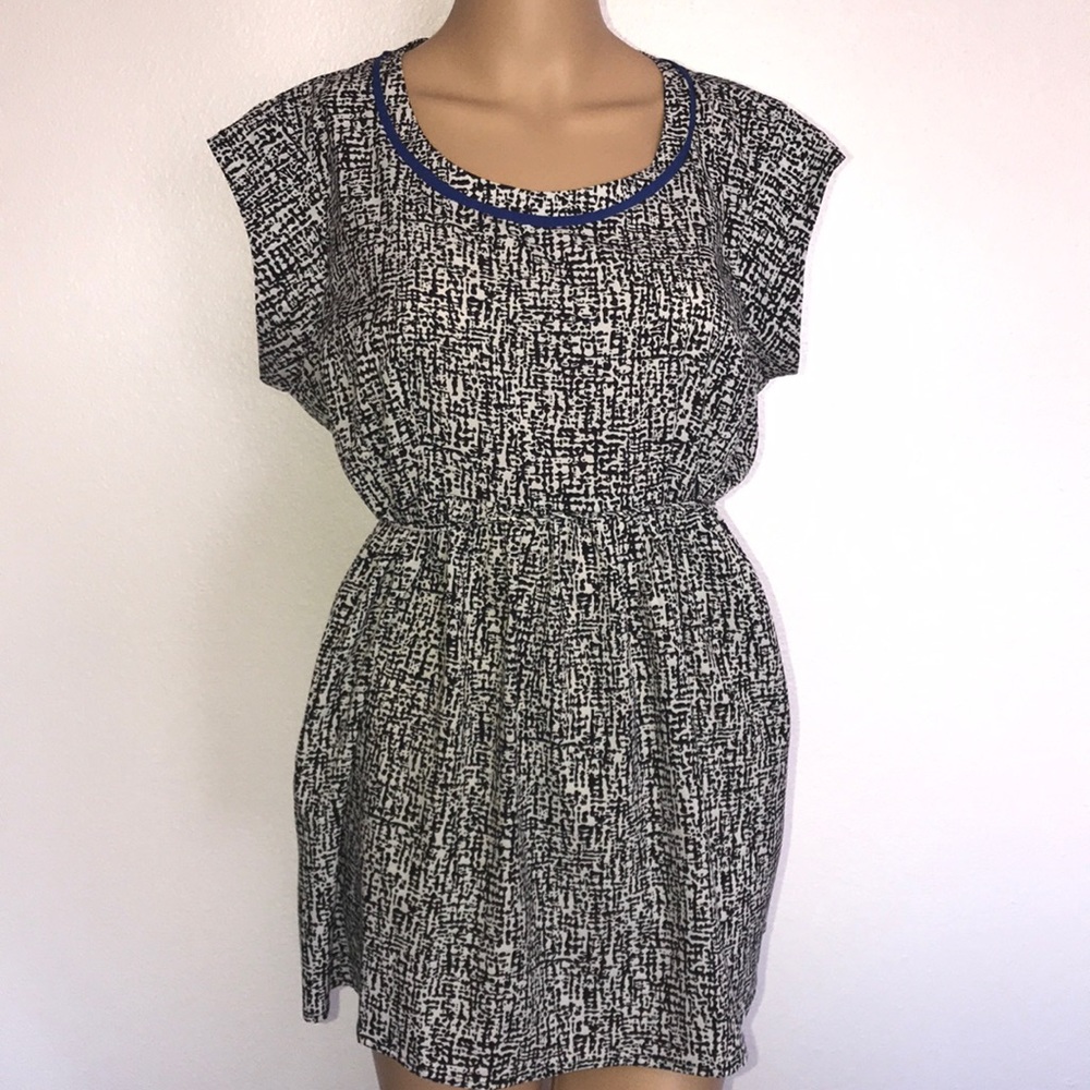 Pretty top with blue detailing